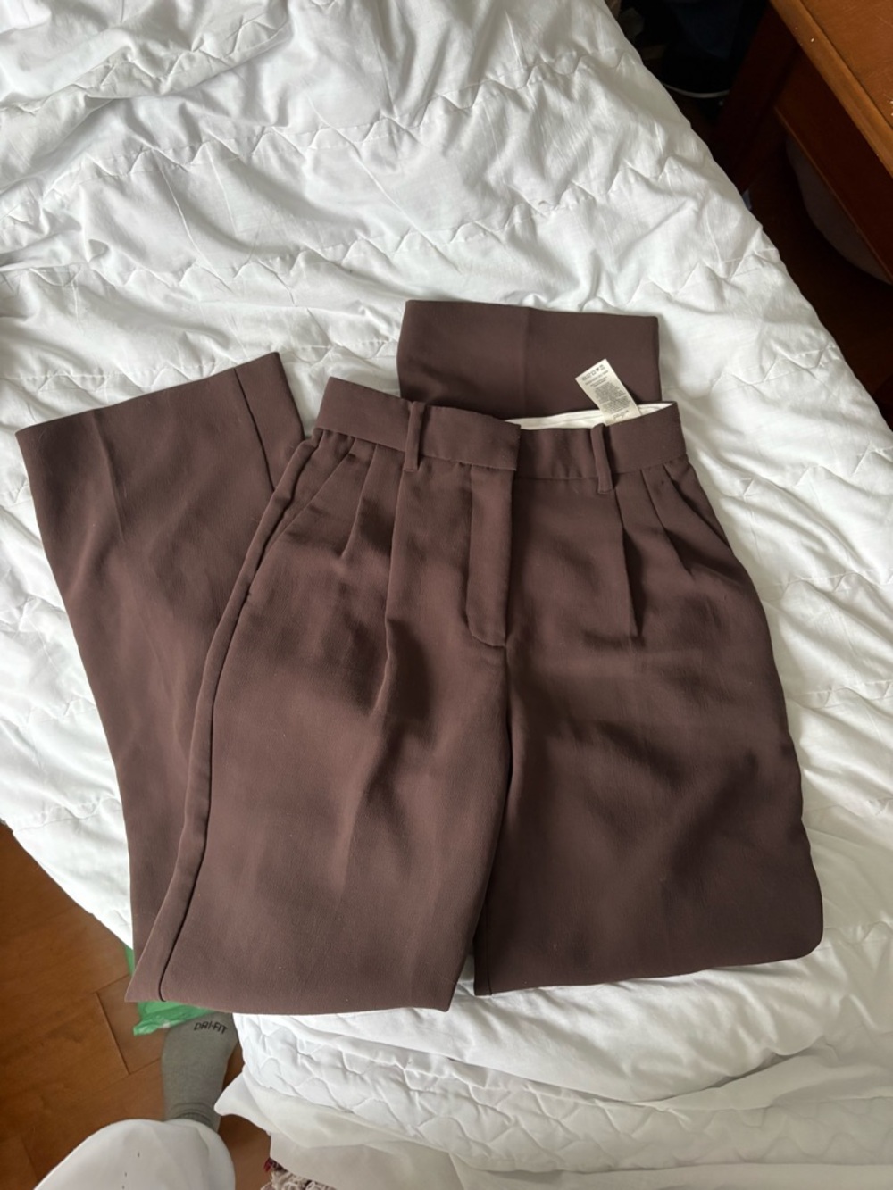 Aritzia Wilfred Brown effortless pants